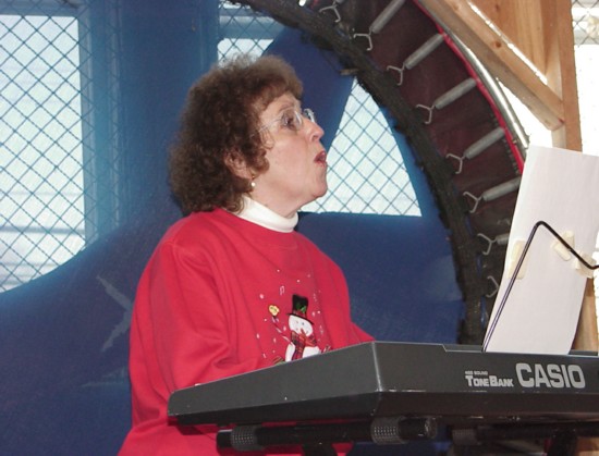 Piano Player.jpg (56483 bytes)