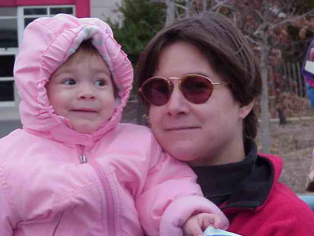 Mary and Dana watching penguins.jpg (17985 bytes)