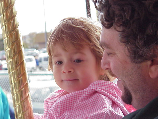 Carousel gurl n daddy.jpg (56798 bytes)