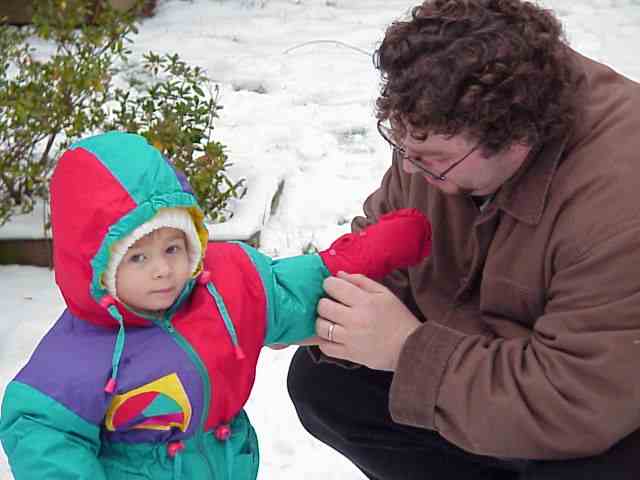 Daddy fixing mitten.jpg (23377 bytes)