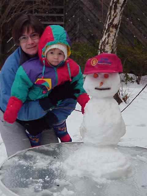 Dana Mommy n Snowman.jpg (21551 bytes)